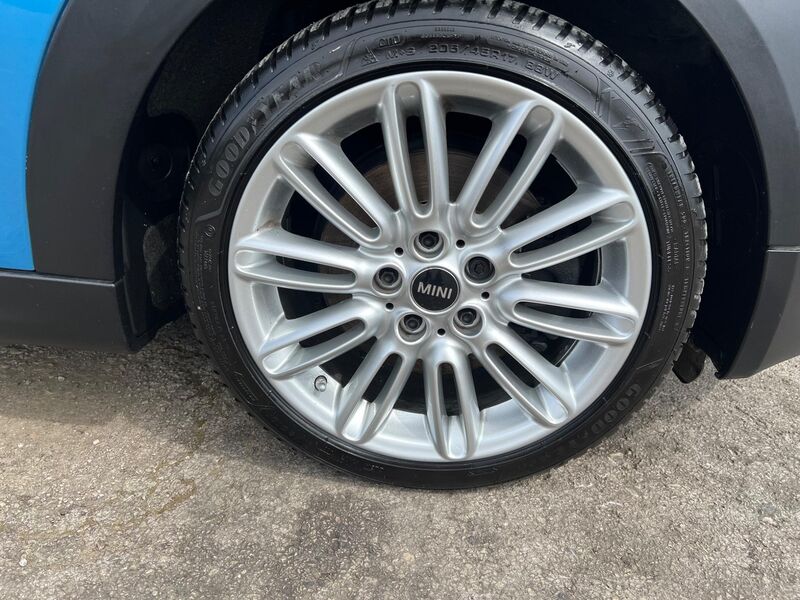 MINI HATCH