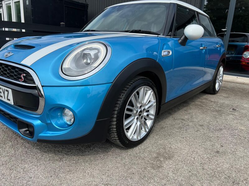 MINI HATCH