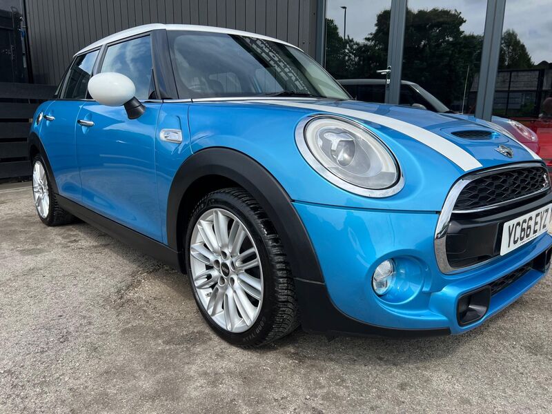 MINI HATCH