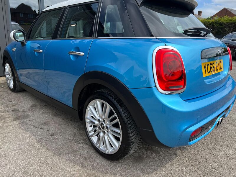 MINI HATCH