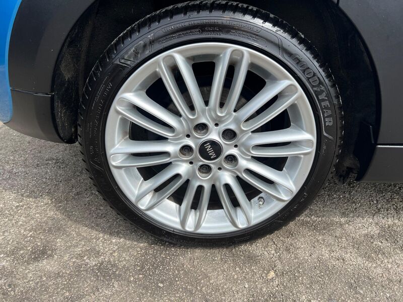MINI HATCH