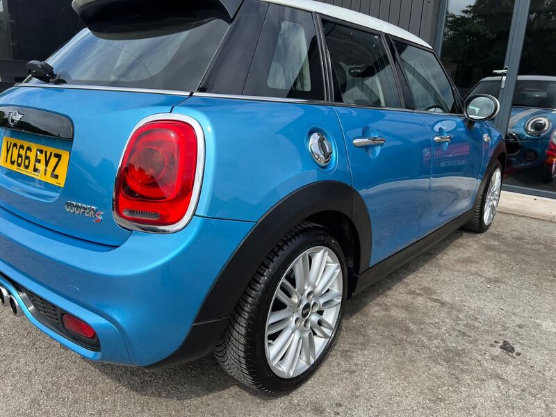 MINI HATCH