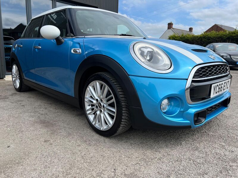 MINI HATCH