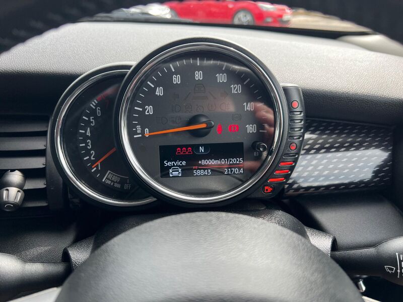 MINI HATCH