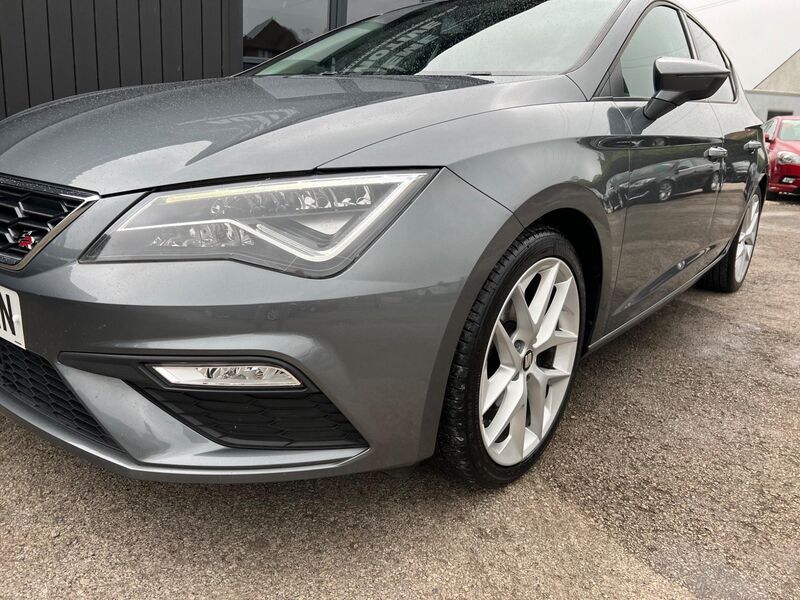 SEAT LEON