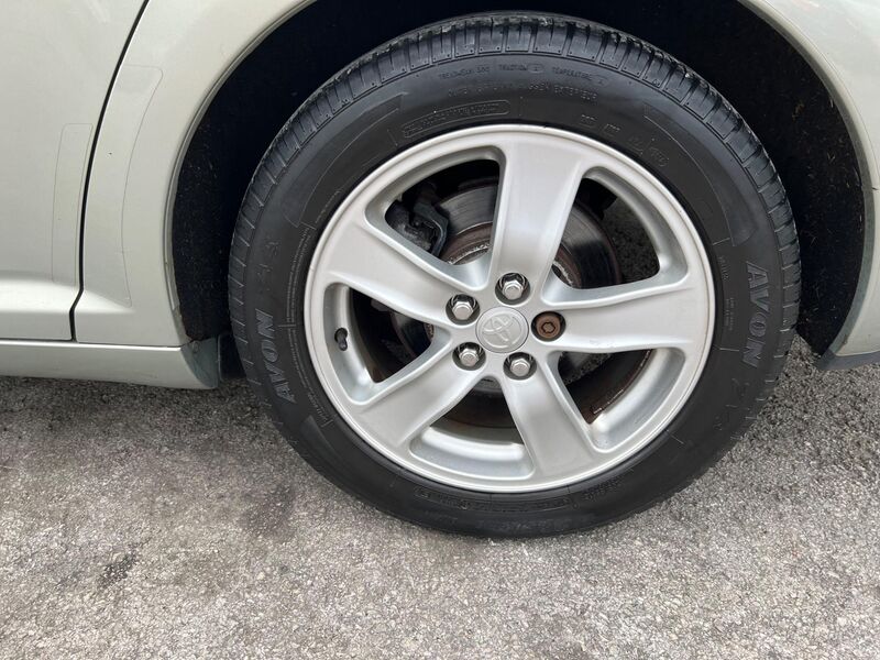 TOYOTA AVENSIS