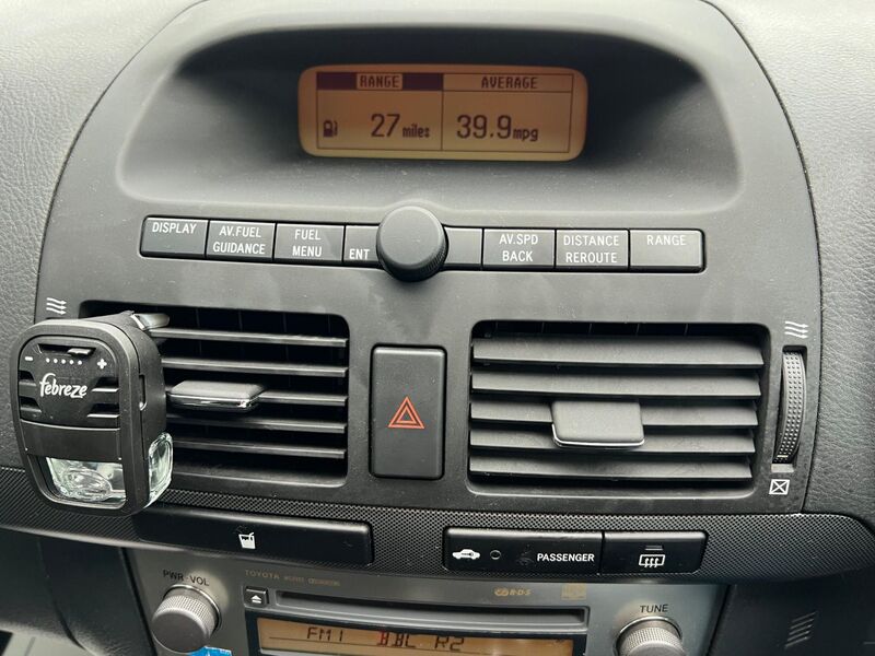 TOYOTA AVENSIS