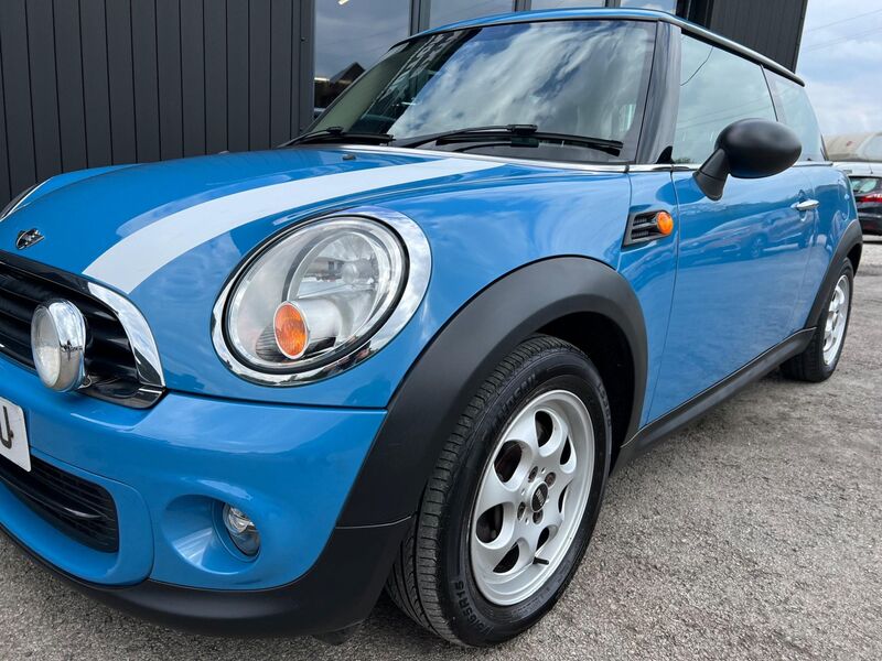MINI HATCH