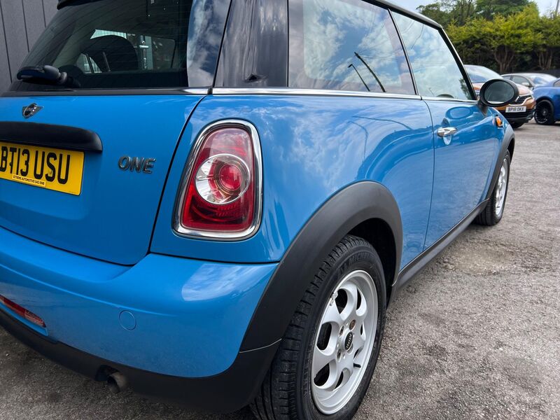 MINI HATCH