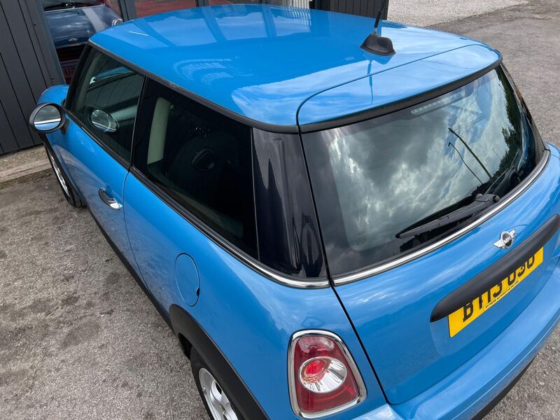 MINI HATCH