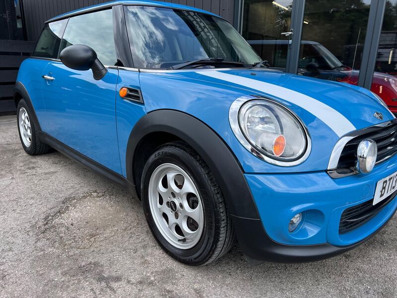 MINI HATCH