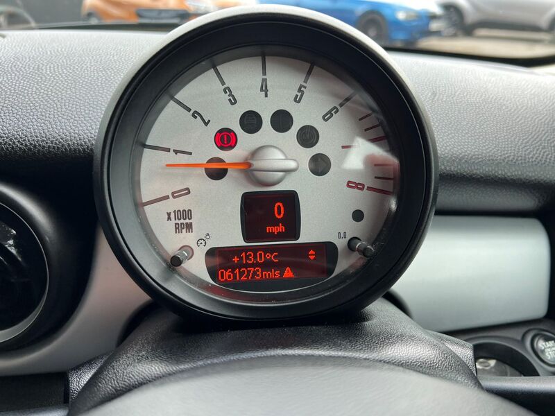 MINI HATCH