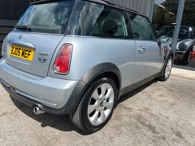 MINI HATCH