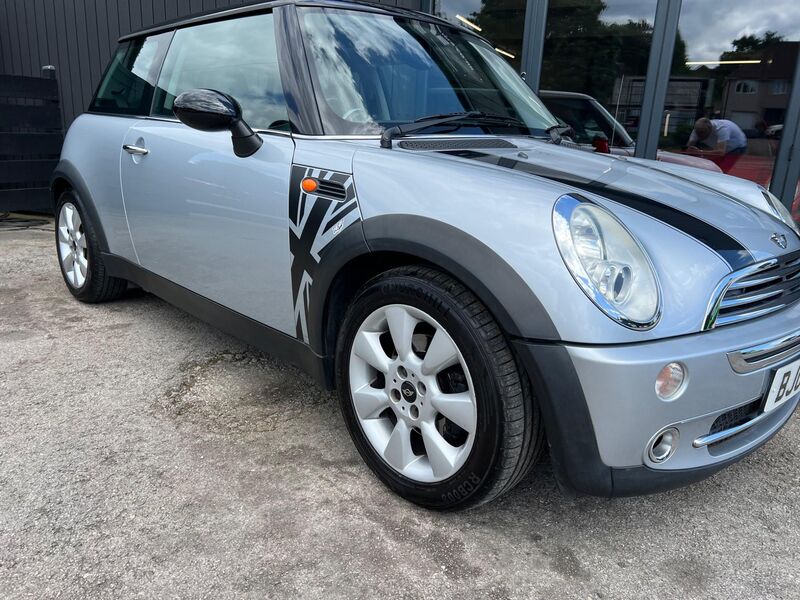 MINI HATCH