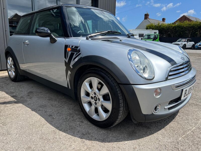 MINI HATCH