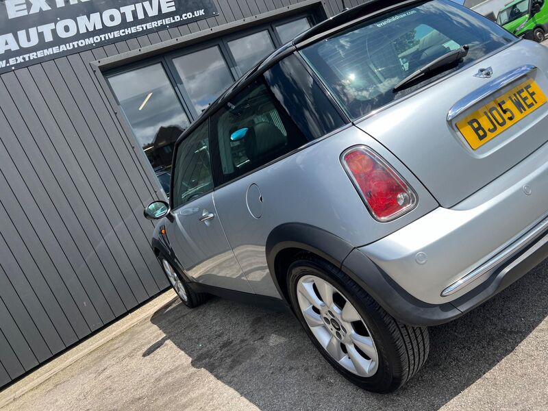 MINI HATCH
