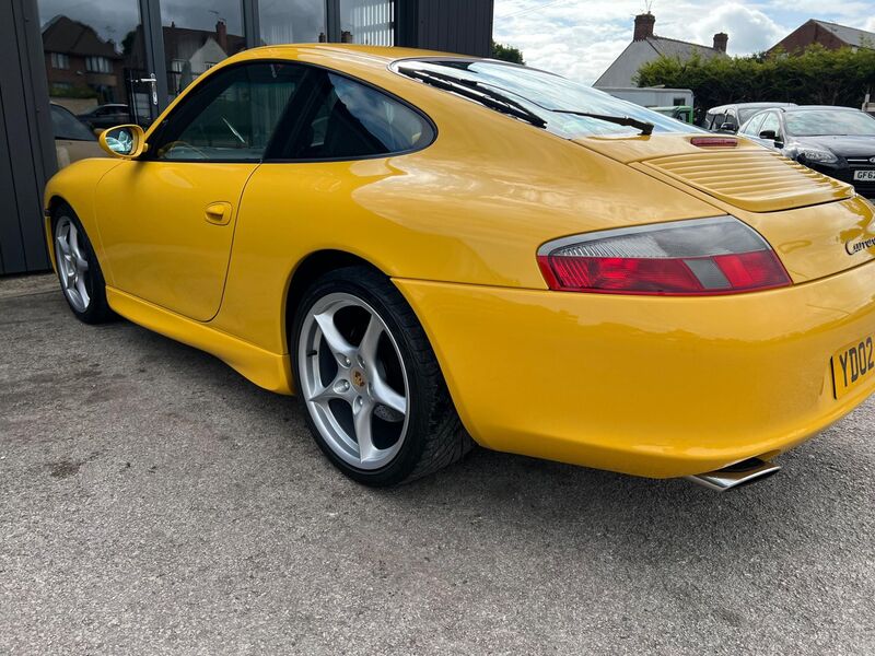 PORSCHE 911