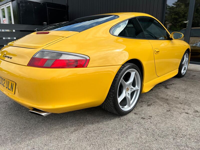 PORSCHE 911