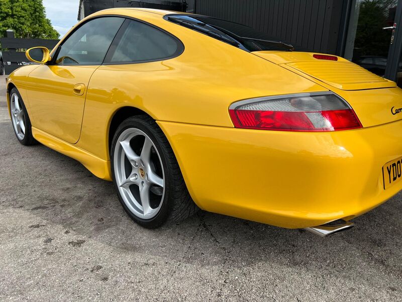 PORSCHE 911