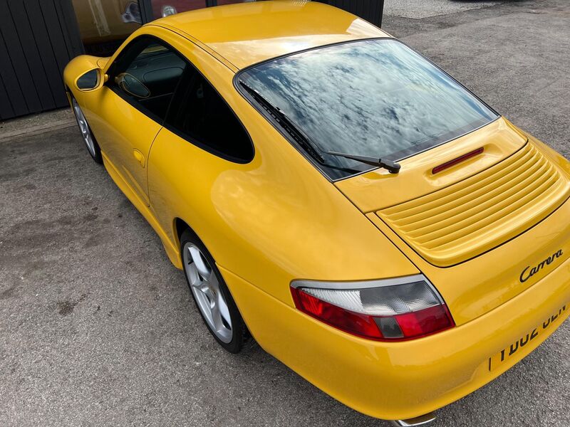 PORSCHE 911