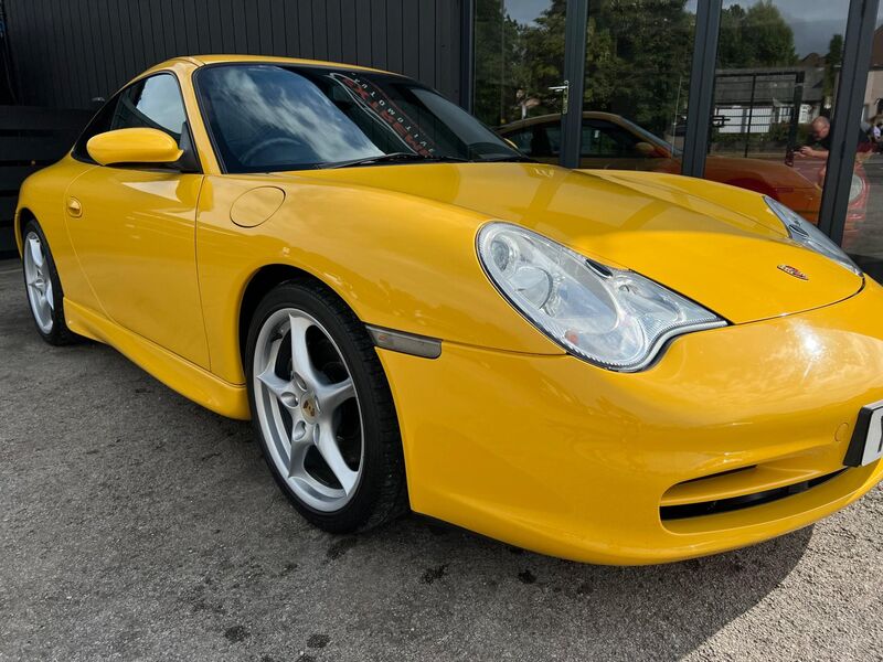 PORSCHE 911