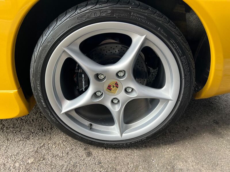 PORSCHE 911