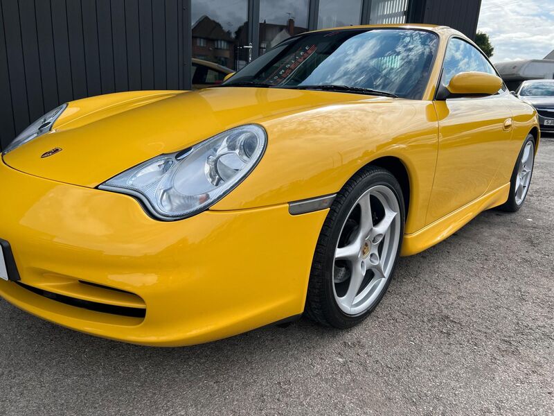 PORSCHE 911