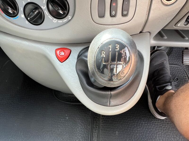 RENAULT TRAFIC