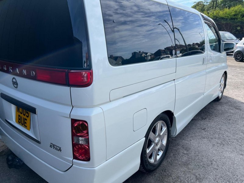 NISSAN ELGRAND