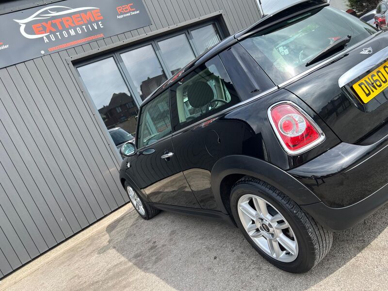 MINI HATCH