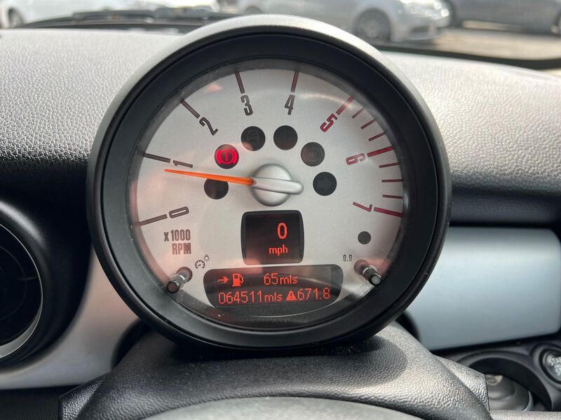 MINI HATCH