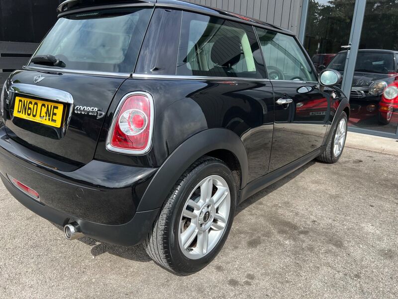 MINI HATCH