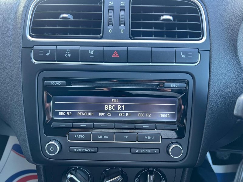 VOLKSWAGEN POLO