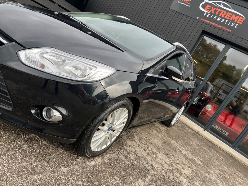 View FORD FOCUS 1.6 Zetec Euro 5 5dr