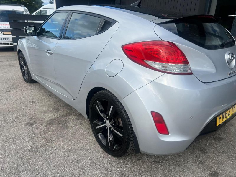 HYUNDAI VELOSTER