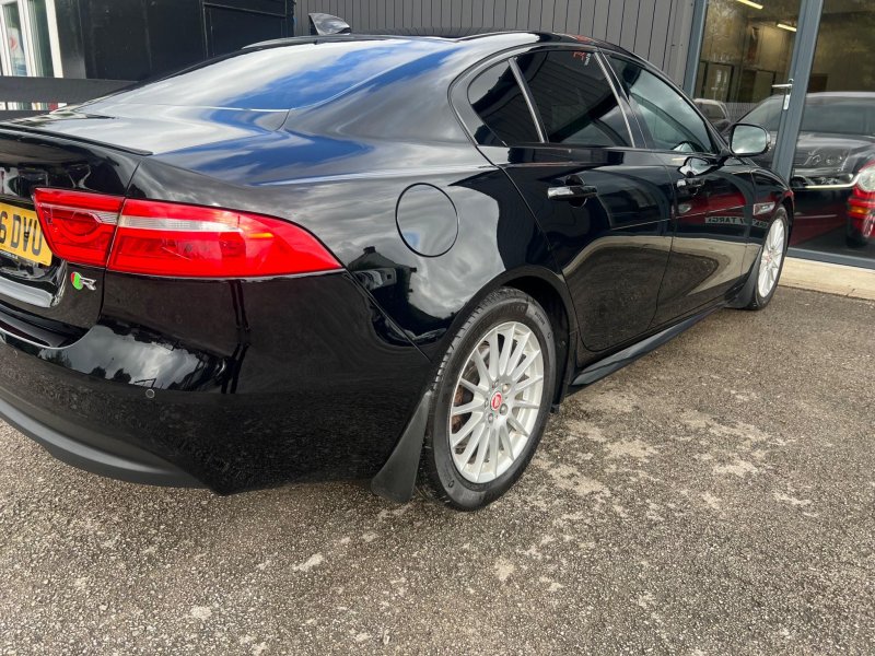 JAGUAR XE