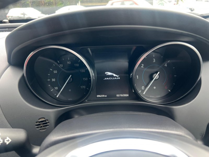 JAGUAR XE