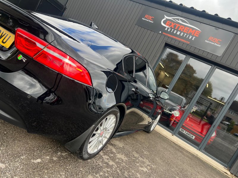 JAGUAR XE