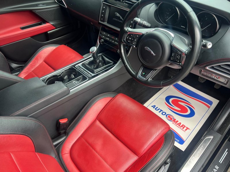 JAGUAR XE