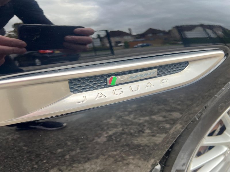JAGUAR XE