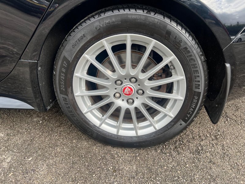 JAGUAR XE