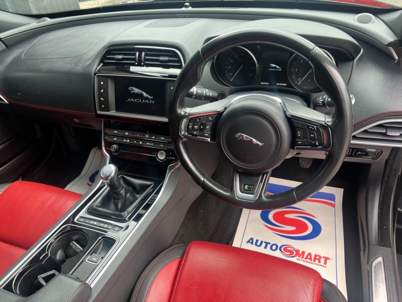JAGUAR XE