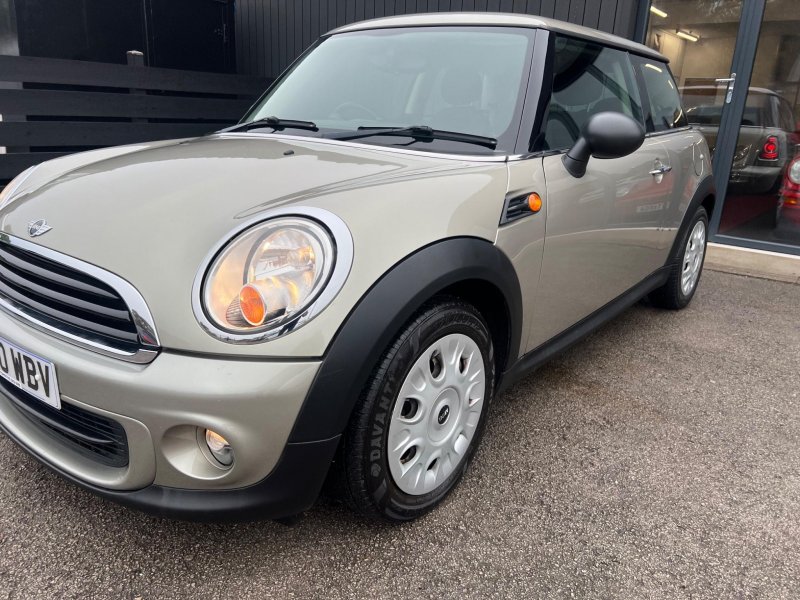 MINI HATCH