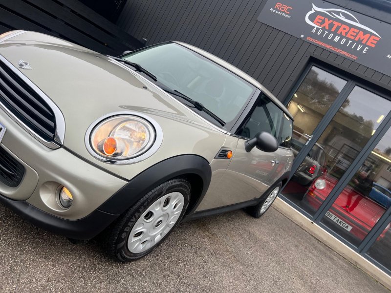 MINI HATCH