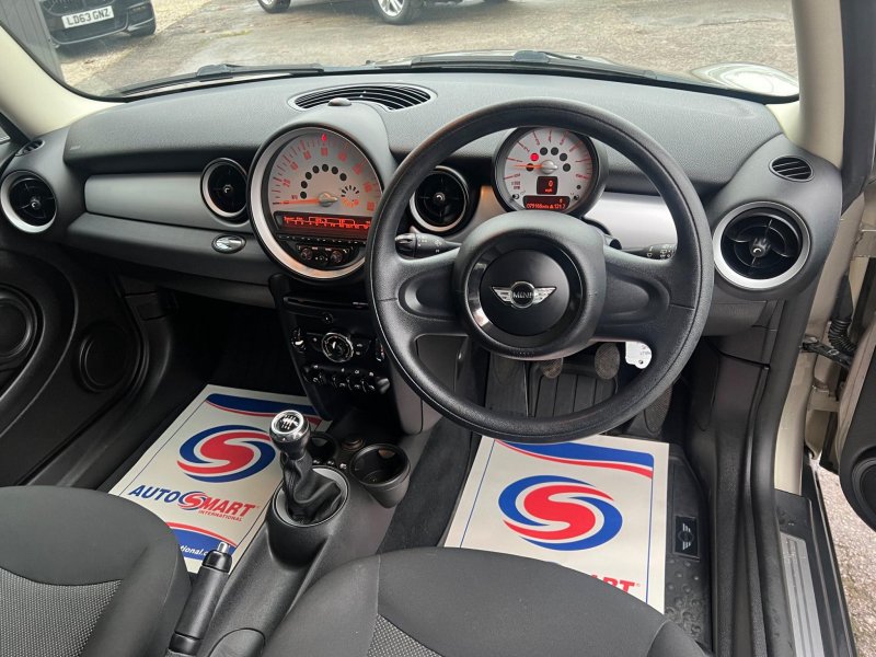 MINI HATCH
