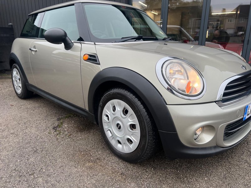 MINI HATCH