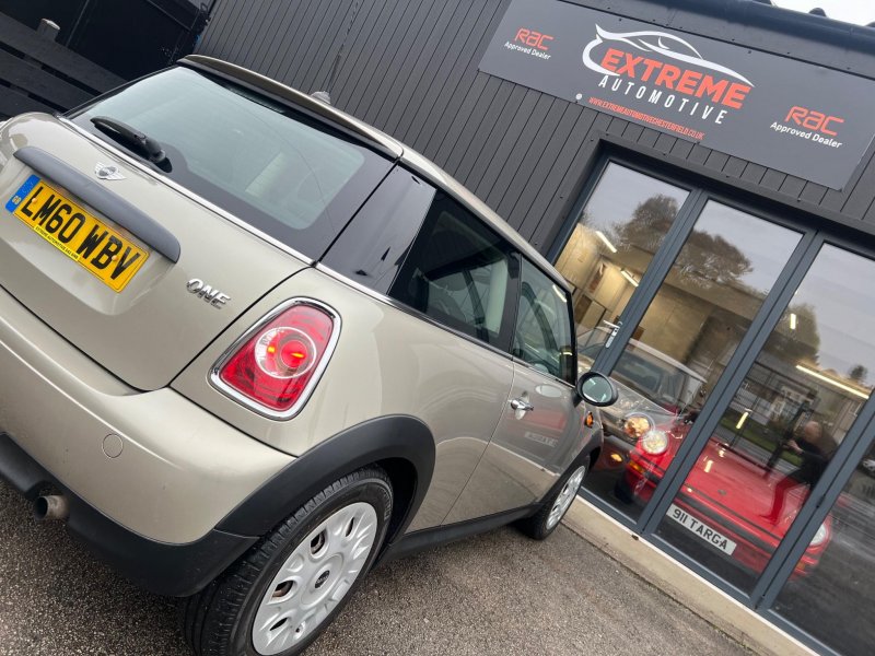 MINI HATCH