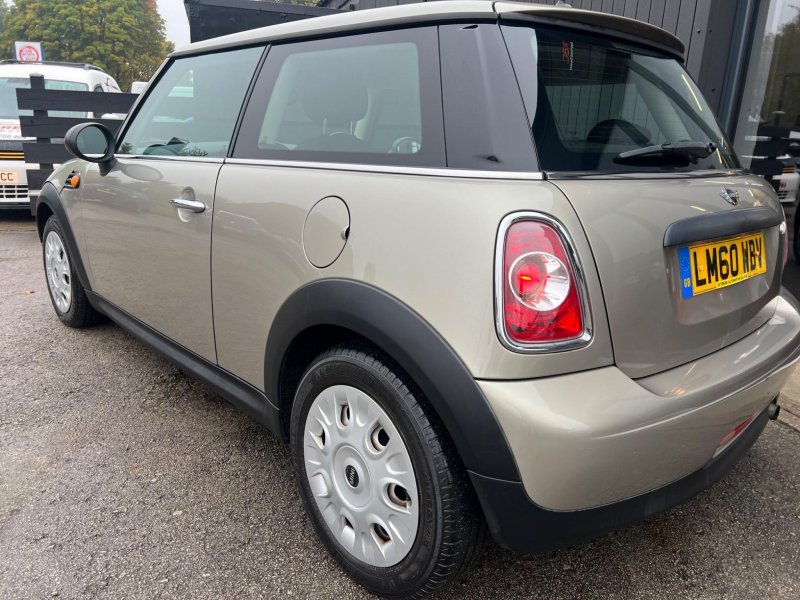 MINI HATCH