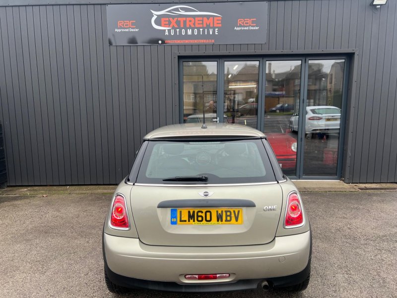 MINI HATCH