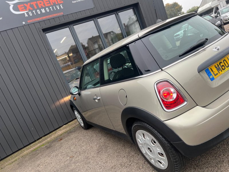 MINI HATCH